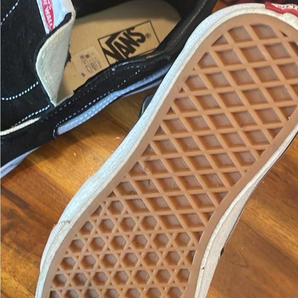Vans - Picture 2 of 4